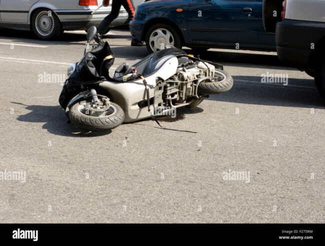scooter-accident-dans-les-rues-urbaines-f275rm